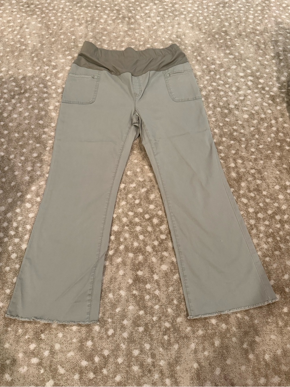 Gap Maternity Size 8 Olive Green Cropped Pants – Stretchy Belly Panel – Frayed